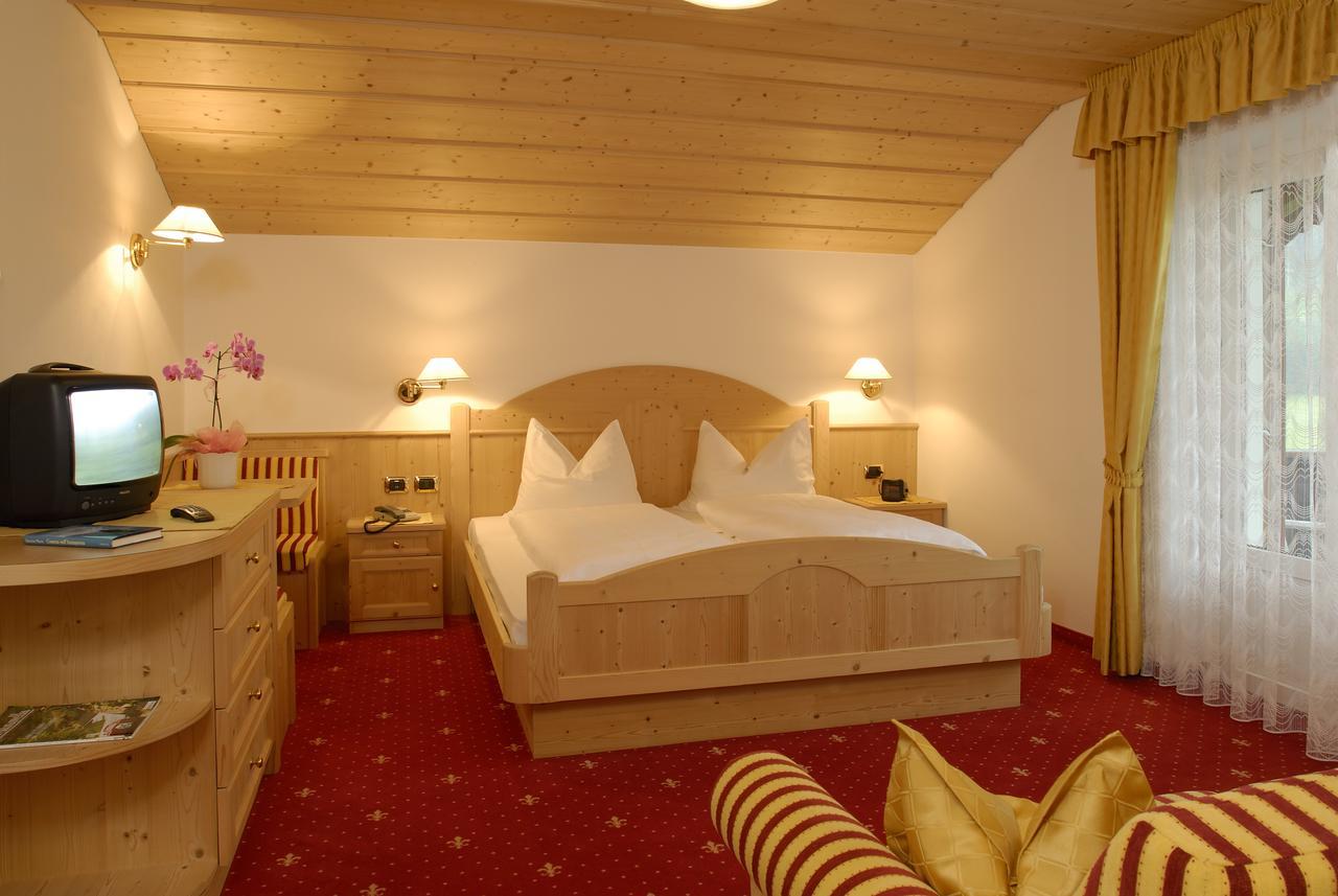 Garni Waltoy Hotel Selva di Val Gardena Exterior photo